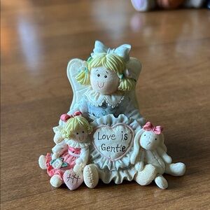 1998 Heart Tugs Charming Angel Figurine with Heart Message